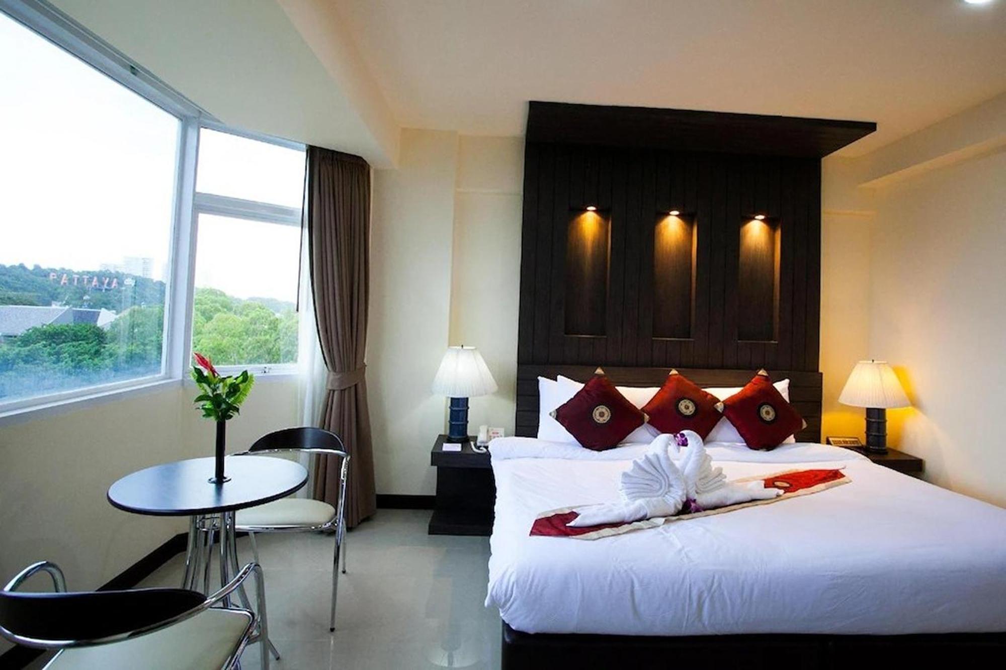 Suncity Hotel Pattaya Exterior foto